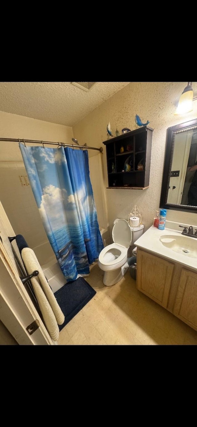 5417 Lansdowne Ave, Fort Worth, TX 76135 - full bathroom with toilet, a shower with shower curtain, vanity, and a textured ceiling
