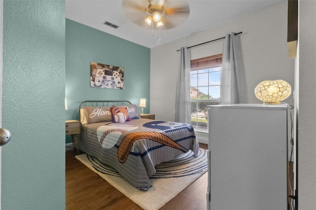 13625 Fishing Hole Ln, Fort Worth, TX 76052 - bedroom featuring wood finished floors, a textured wall, and ceiling fan