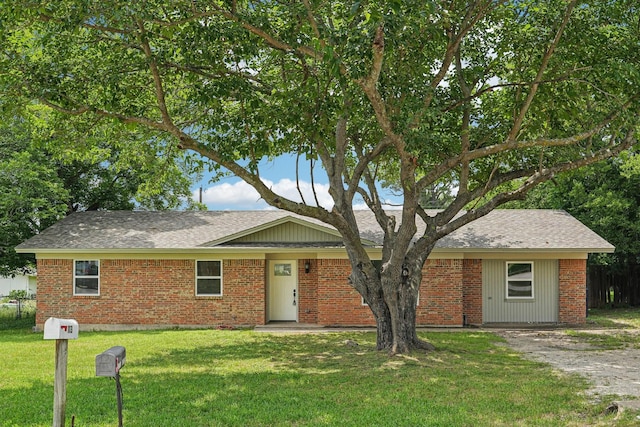 112 Gordon Dr, Azle, TX 76020 - ranch-style house featuring a front yard, roof with shingles, and brick siding
