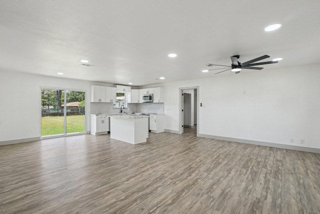 112 Gordon Dr, Azle, TX 76020 - unfurnished living room with a sink, recessed lighting, light wood-style flooring, a ceiling fan, and baseboards