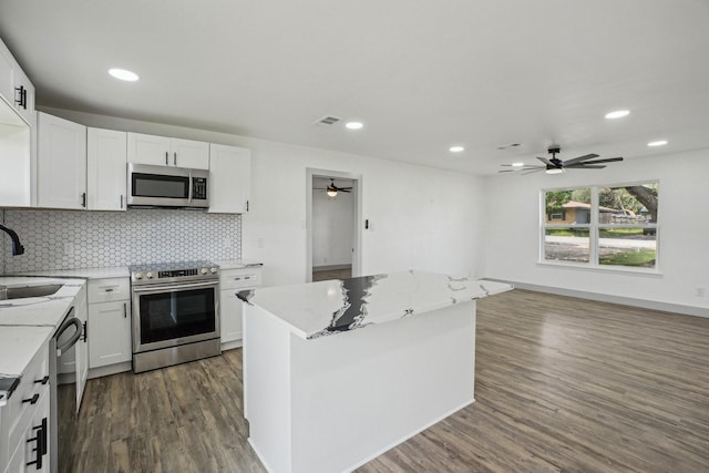 112 Gordon Dr, Azle, TX 76020 - kitchen with stainless steel appliances, dark wood-style flooring, a ceiling fan, and recessed lighting