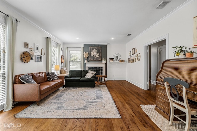 3526 Greenway Pl, Shreveport, LA 71105 - living room featuring ornamental molding, wood finished floors, baseboards, a tile fireplace, and recessed lighting