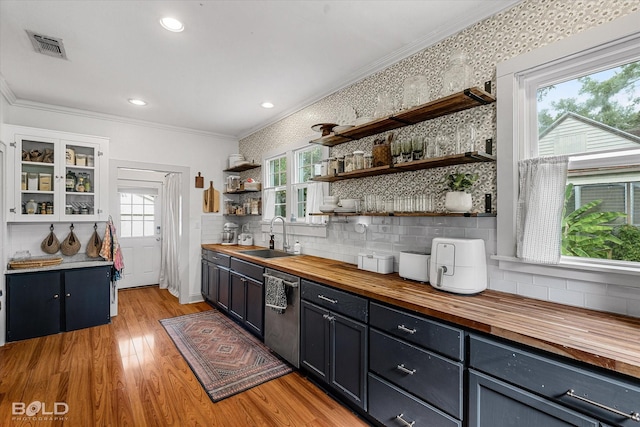 3526 Greenway Pl, Shreveport, LA 71105 - bar with dishwasher, light wood finished floors, a sink, backsplash, and crown molding
