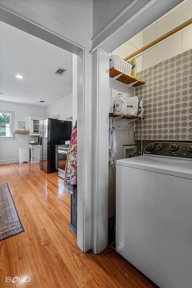 3526 Greenway Pl, Shreveport, LA 71105 - laundry room with washer / clothes dryer, light wood-style floors, and recessed lighting