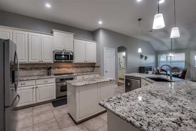 1350 Amistad Dr, Prosper, TX 75078 - kitchen with appliances with stainless steel finishes, a sink, a kitchen island with sink, backsplash, and white cabinetry