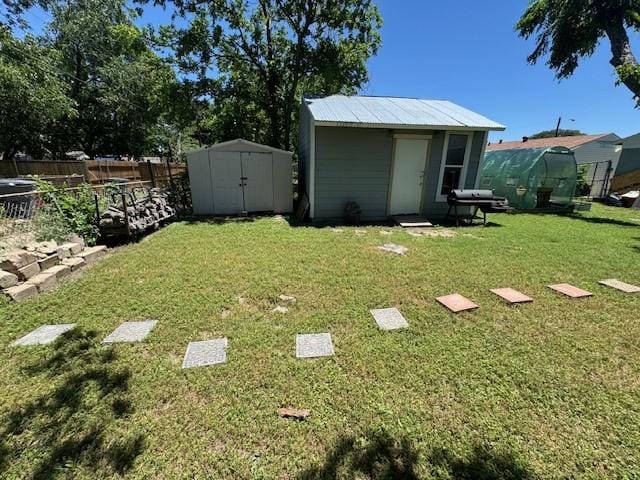 2711 San Diego Dr, Dallas, TX 75228 - view of yard