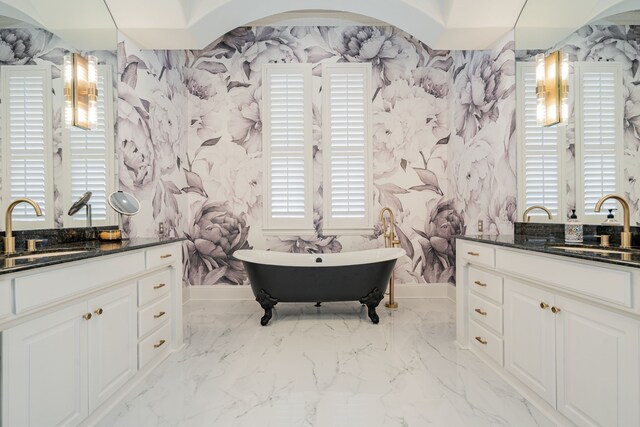 13 Kensington Dr, Heath, TX 75032 - full bath with wallpapered walls, two vanities, a soaking tub, baseboards, and marble finish flooring