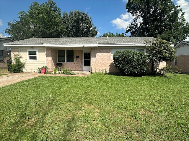 1330 Eastern Heights Dr, Mesquite, TX 75149 - ranch-style home with a front lawn and brick siding