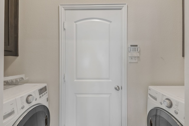 1928 Argyle Ln, Lewisville, TX 75067 - laundry room featuring independent washer and dryer