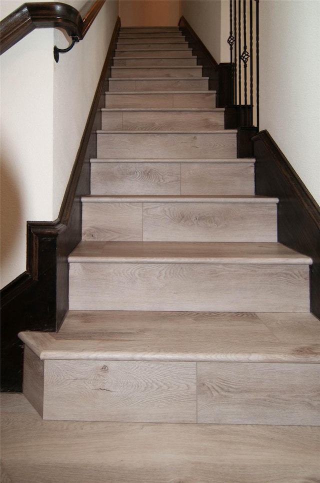 1928 Argyle Ln, Lewisville, TX 75067 - view of staircase