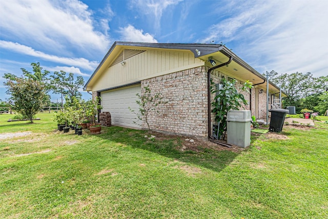 400 Rs County Road 3130, Emory, TX 75440 - view of side of property featuring a garage, a yard, and brick siding