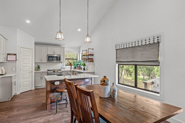 511 Mcfarland Ranch Rd, Aledo, TX 76008 - dining area with dark wood-style flooring, recessed lighting, and high vaulted ceiling