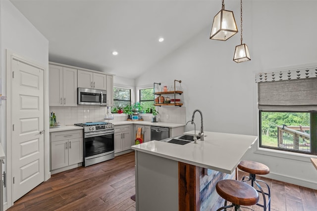 511 Mcfarland Ranch Rd, Aledo, TX 76008 - kitchen featuring stainless steel appliances, a sink, a breakfast bar area, recessed lighting, and tasteful backsplash
