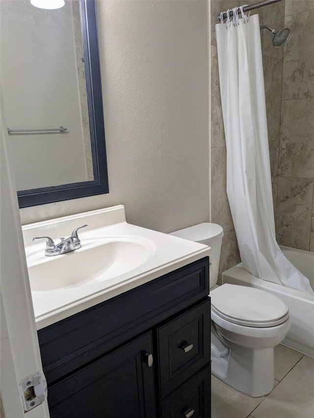 7525 Holly Hill Dr Unit 68, Dallas, TX 75231 - bathroom with vanity, toilet, shower / bath combination with curtain, tile patterned floors, and a textured wall