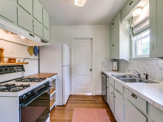 819 Clermont Ave, Dallas, TX 75223 - kitchen featuring white appliances, green cabinets, a sink, light wood-style floors, and light countertops