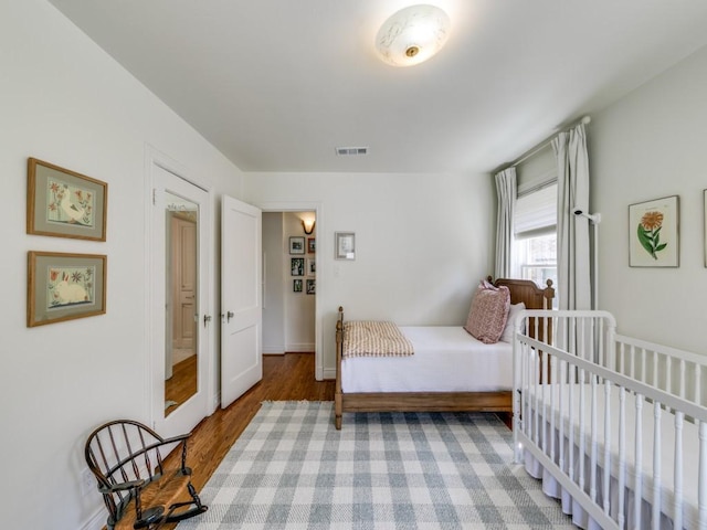 819 Clermont Ave, Dallas, TX 75223 - bedroom featuring wood finished floors