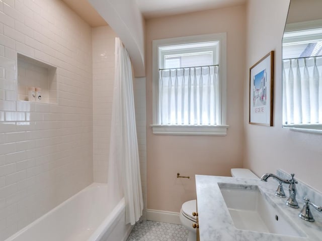 819 Clermont Ave, Dallas, TX 75223 - full bath with toilet, tile patterned flooring, vanity, shower / bath combination with curtain, and baseboards