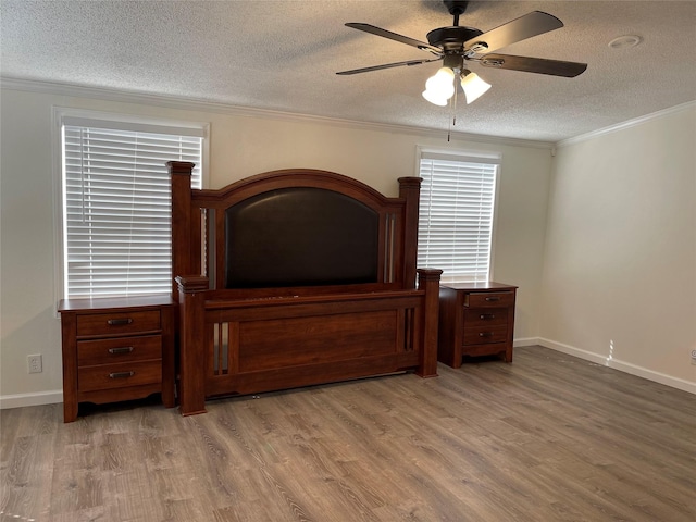 120 County Road 1719, Clifton, TX 76634 - bedroom with a textured ceiling, crown molding, light wood-style floors, baseboards, and ceiling fan