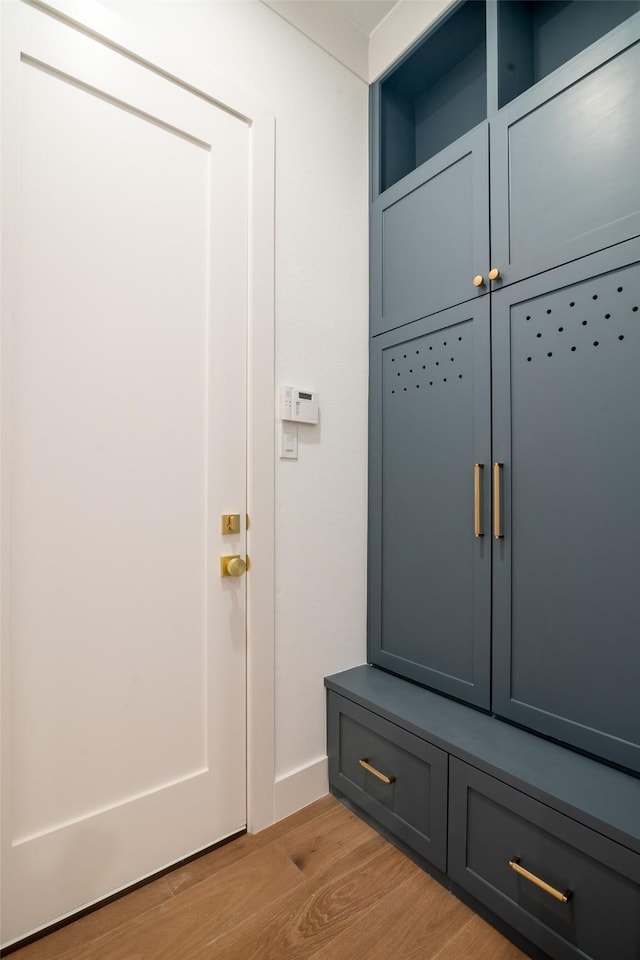 9621 Larchcrest Dr, Dallas, TX 75238 - mudroom with light wood-style floors and baseboards