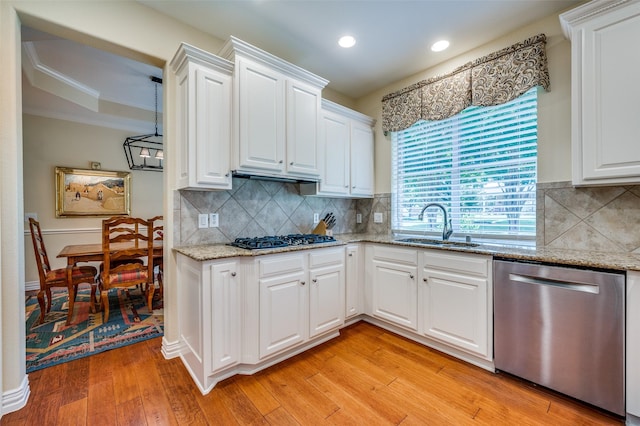 382 Burnswick Isles Way, Frisco, TX 75036 - kitchen featuring dishwasher, gas cooktop, recessed lighting, a sink, and light wood-style floors