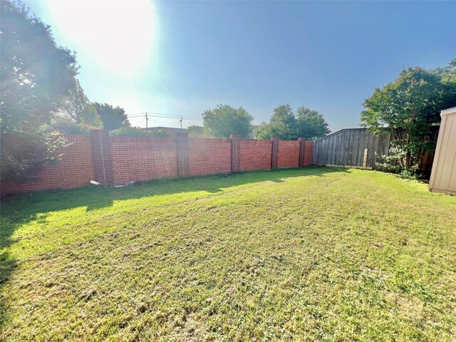 1101 Shawnee Trl, Carrollton, TX 75007 - view of yard