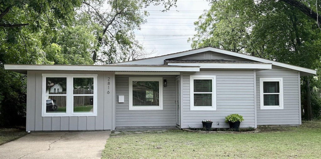 2816 Fir Park, Richland Hills, TX 76118 - view of front facade with a front yard