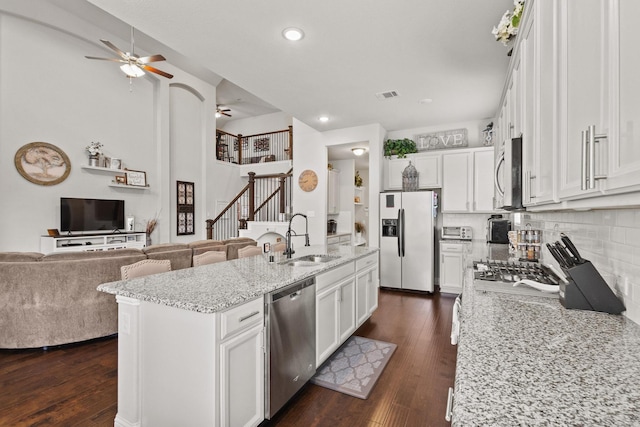 3620 Brahman Ct, Mckinney, TX 75071 - kitchen with appliances with stainless steel finishes, a sink, a ceiling fan, open floor plan, and an island with sink
