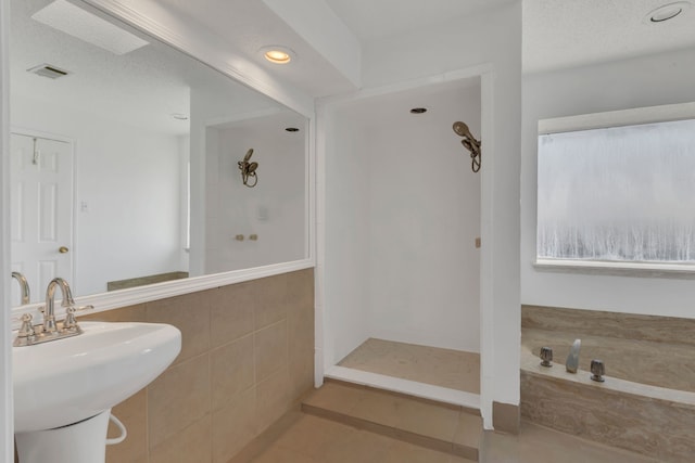 225 Wildwood Dr, Desoto, TX 75115 - full bathroom featuring a sink, a bath, walk in shower, and recessed lighting