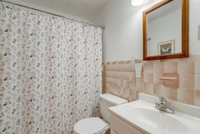 1245 Hodgson St, Fort Worth, TX 76115 - full bathroom featuring tile walls, toilet, a shower with curtain, and vanity