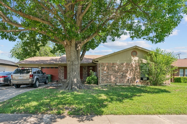 3107 Green Valley Ln, Arlington, TX 76014 - ranch-style house with an attached garage, brick siding, a front lawn, and concrete driveway