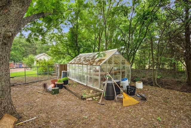 915 Cockrell Hill Rd, Ovilla, TX 75154 - view of yard featuring a greenhouse and an outdoor structure