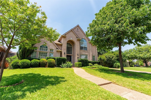 2017 Rumson Dr, Arlington, TX 76006 - traditional home featuring brick siding and a front yard