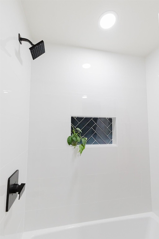405 Valcik, Decatur, TX 76234 - bathroom view of shower / tub combination