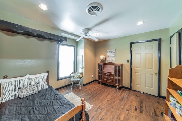 408 Davis St, Weatherford, TX 76086 - bedroom featuring wood finished floors, recessed lighting, and a ceiling fan
