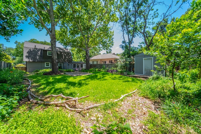 408 Davis St, Weatherford, TX 76086 - fenced backyard featuring a storage unit