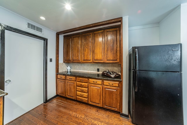 408 Davis St, Weatherford, TX 76086 - kitchen featuring freestanding refrigerator, dark wood finished floors, backsplash, crown molding, and recessed lighting