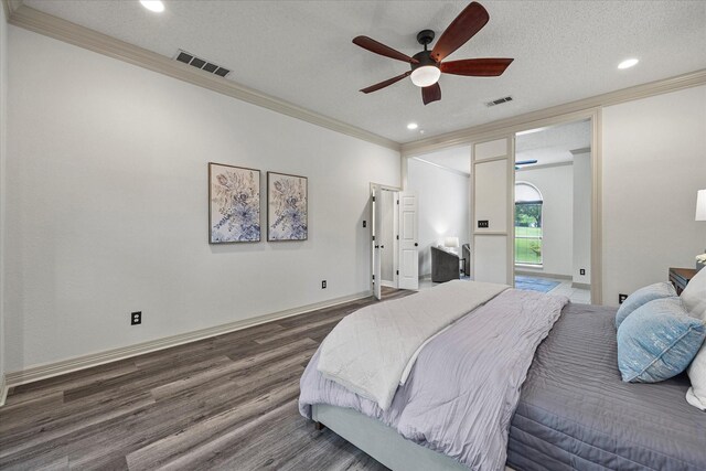 820 Windlake Cir, Heath, TX 75032 - bedroom featuring wood finished floors, ornamental molding, recessed lighting, baseboards, and a ceiling fan