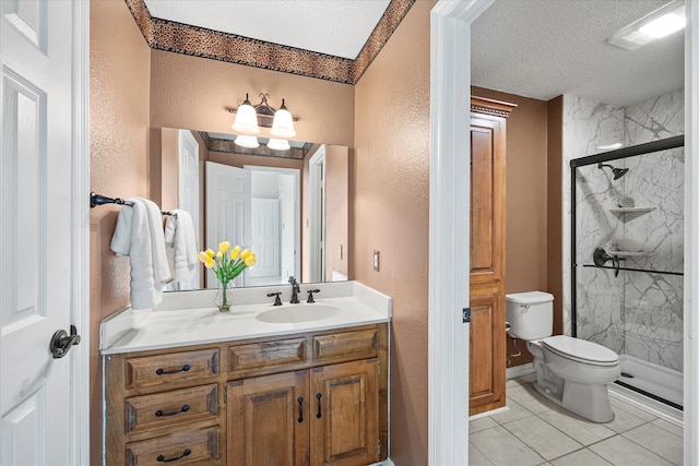 820 Windlake Cir, Heath, TX 75032 - bathroom featuring a textured wall, toilet, a marble finish shower, vanity, and a textured ceiling