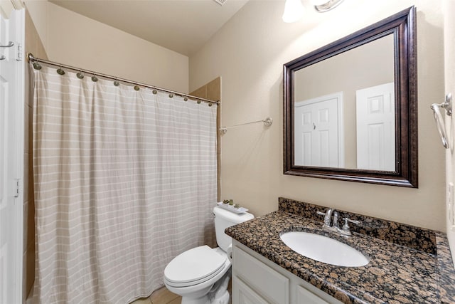 15534 Fox Meadow Ln, Frisco, TX 75035 - bathroom featuring toilet, vanity, and a shower with curtain