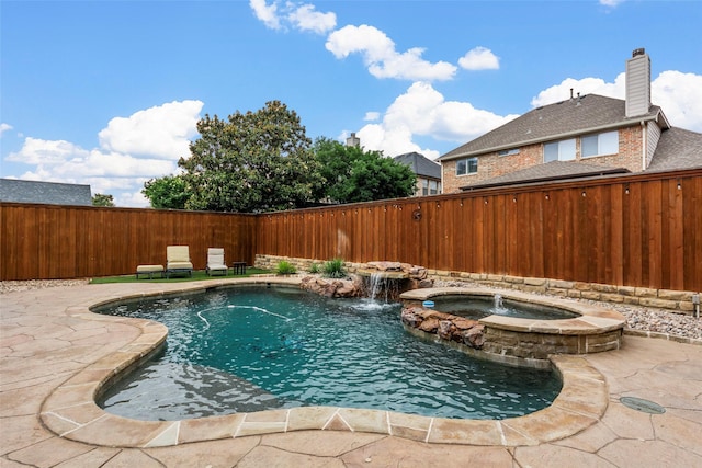 15534 Fox Meadow Ln, Frisco, TX 75035 - view of swimming pool featuring a fenced backyard, a pool with connected hot tub, and a patio