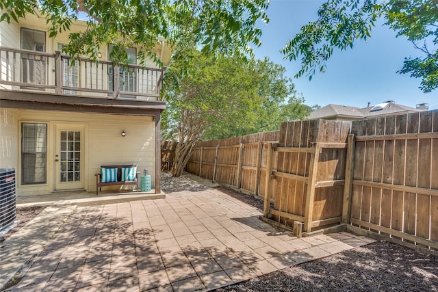 3631 Hilltop Ln, Plano, TX 75023 - fenced backyard featuring a balcony and a patio