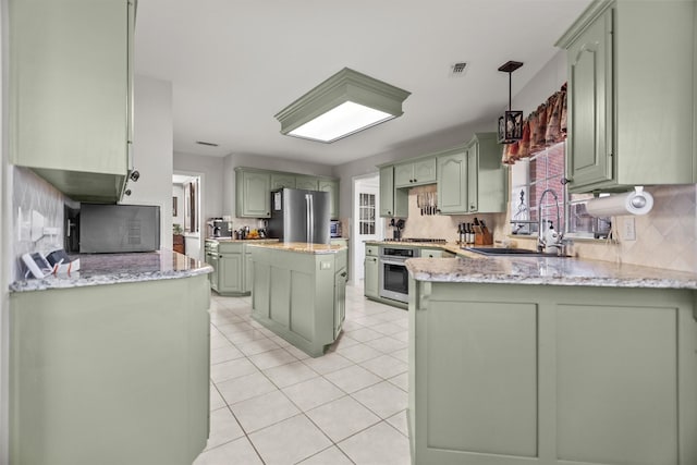 301 Northcreek Dr, Chandler, TX 75758 - kitchen with green cabinets, stainless steel appliances, a sink, a peninsula, and light stone countertops