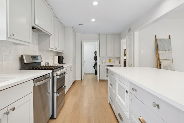 328 High Brook Dr, Richardson, TX 75080 - kitchen featuring stainless steel appliances, recessed lighting, light wood finished floors, decorative backsplash, and light countertops