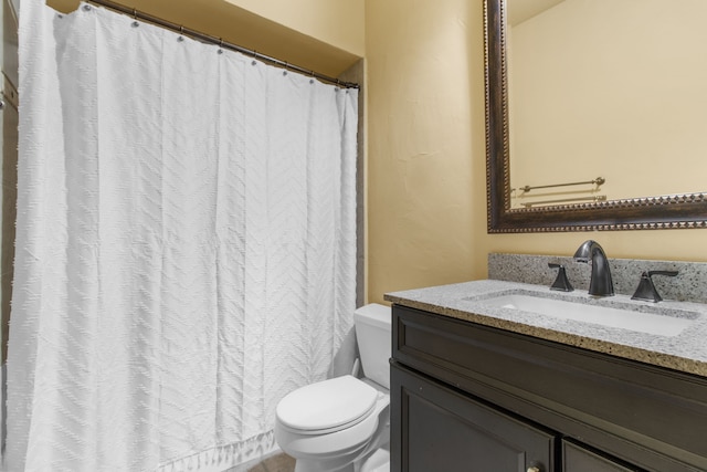 7014 Regalview Cir, Dallas, TX 75248 - full bath with toilet, vanity, and a shower with curtain