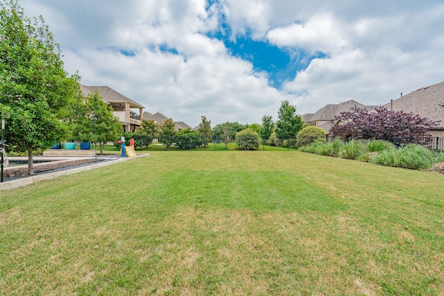 817 Calm Crest Dr, Rockwall, TX 75087 - view of yard with a residential view