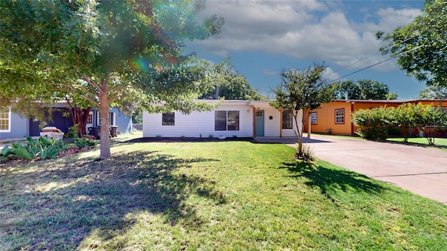 3809 Grover Ave, Fort Worth, TX 76106 - ranch-style house with a front lawn and driveway