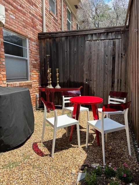 6112 Averill Way Unit B, Dallas, TX 75225 - view of patio