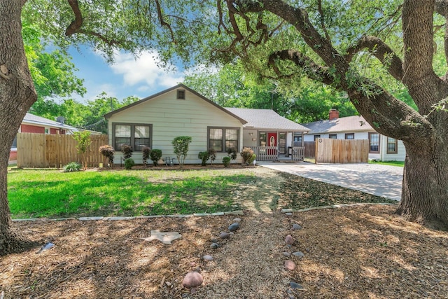 616 Bellevue Dr, Cleburne, TX 76033 - single story home with concrete driveway