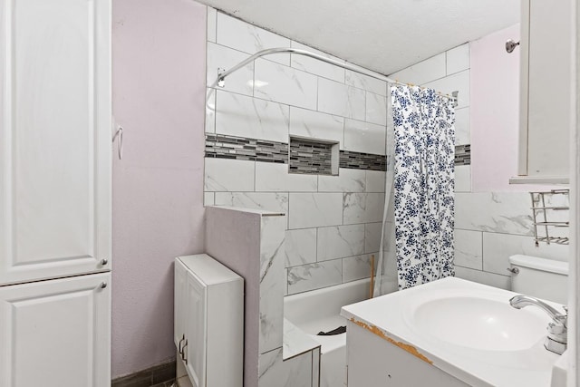 715 S Barnett Ave, Dallas, TX 75211 - full bathroom featuring vanity, tile walls, and shower / bathtub combination with curtain