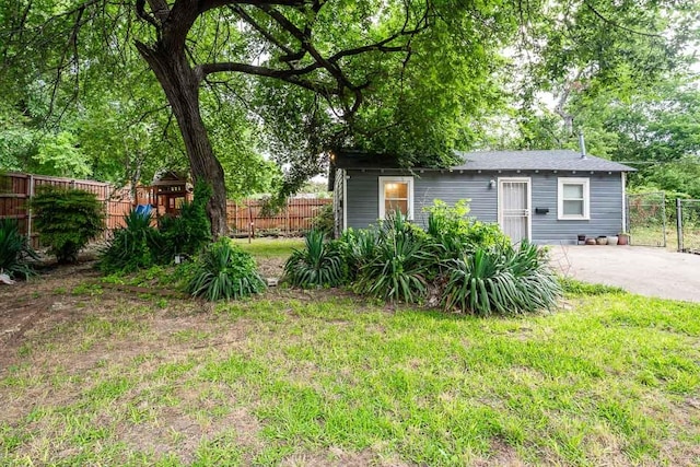 715 S Barnett Ave, Dallas, TX 75211 - view of yard